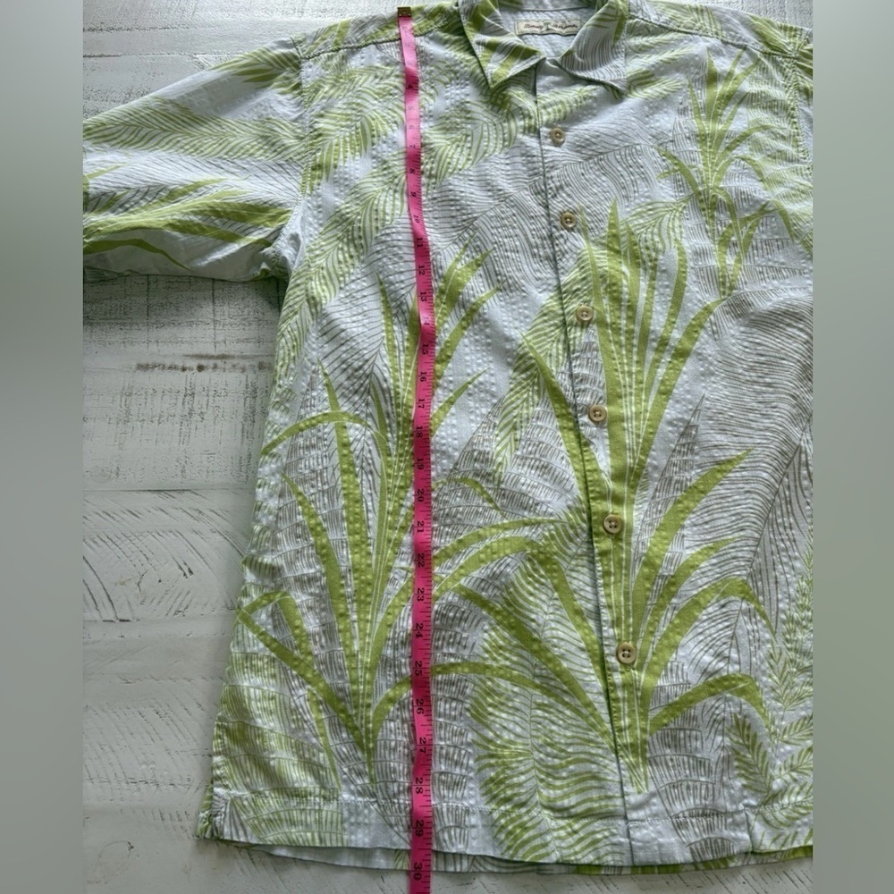 Tommy Bahama Green and White Casual Button Down Shirt- Medium - Picture 9 of 9